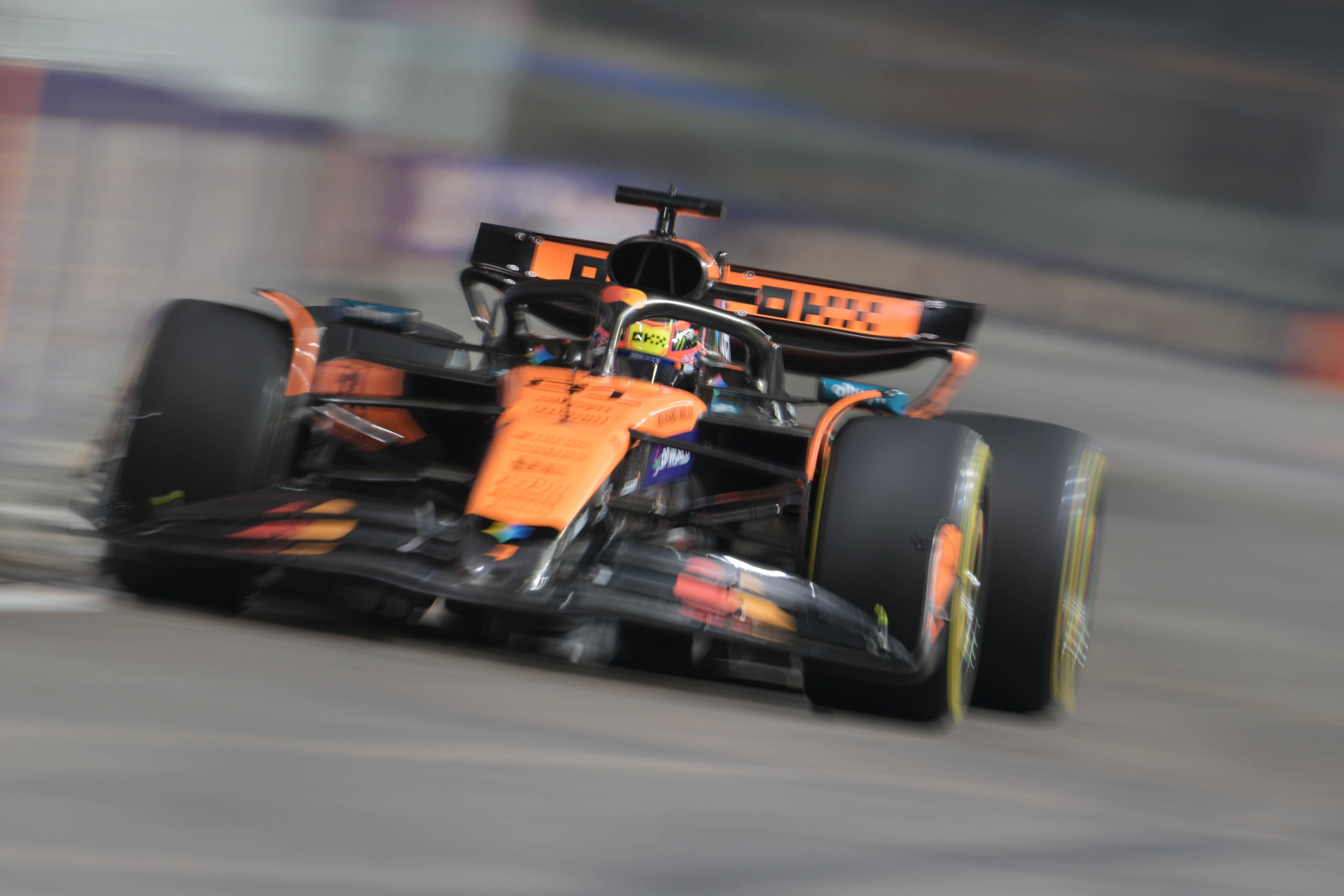 阿斯顿马丁逆转迈凯伦,塞恩斯点燃赛场 阿斯顿马丁逆转迈凯伦,塞恩斯点燃赛场