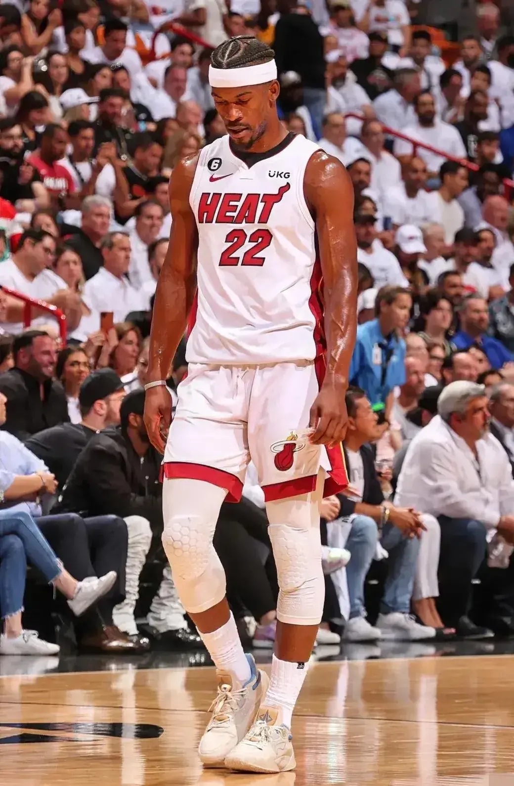 公牛横扫76人，福克斯刷新纪录