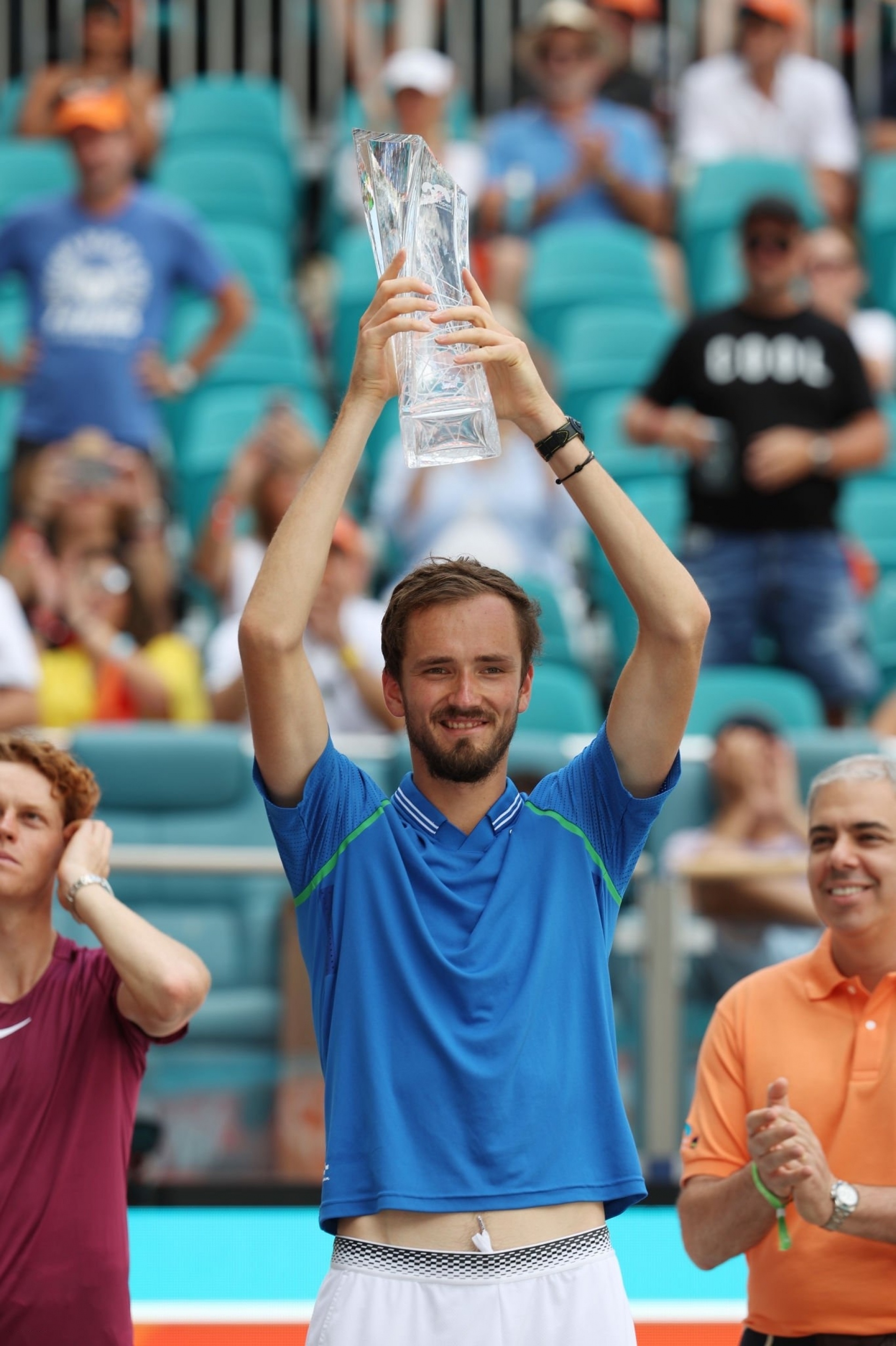 ATP总决赛绝杀拉沃尔杯，梅德韦杰夫点燃赛场