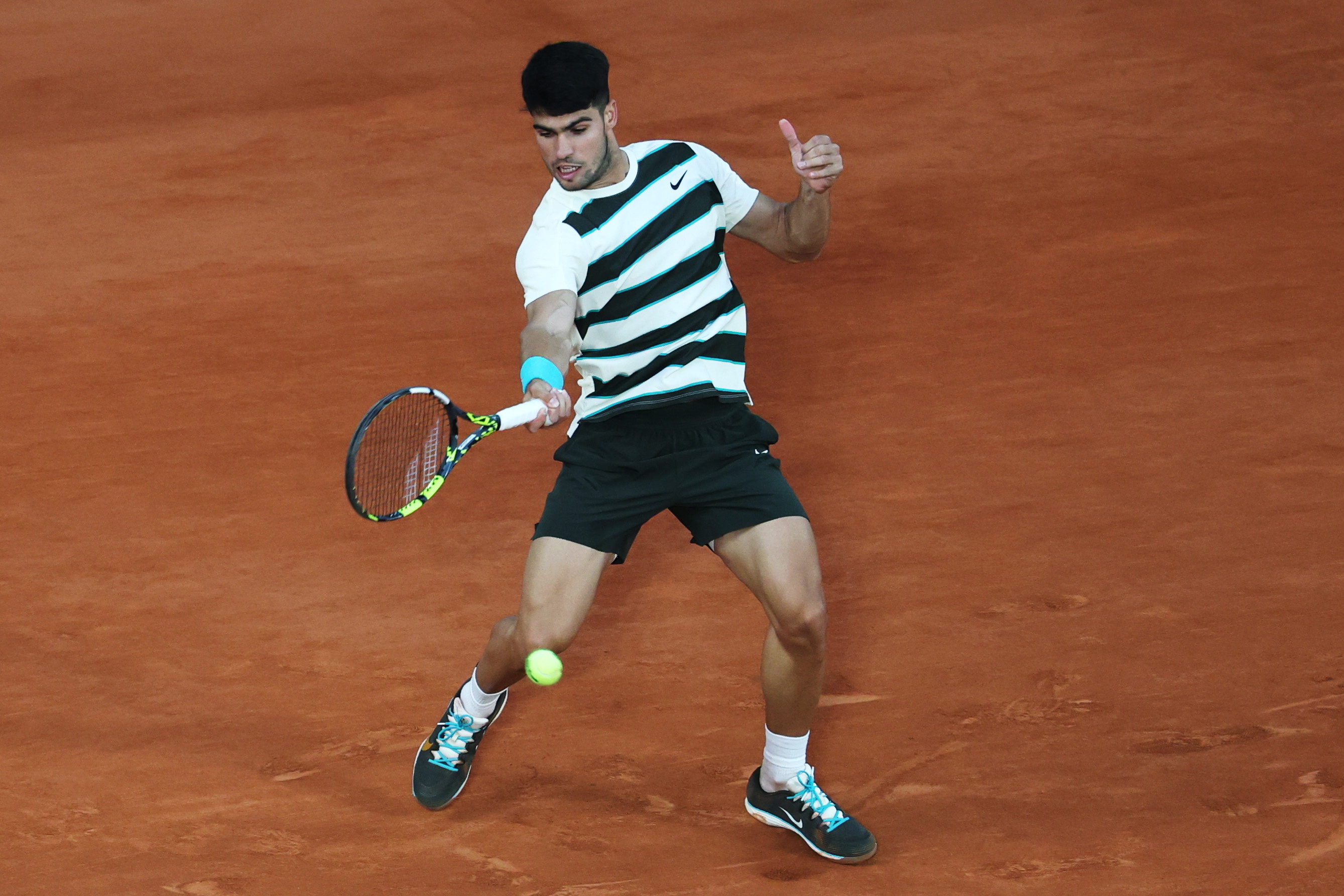 法网险胜蒙特卡洛大师赛，阿尔卡拉斯高光表现