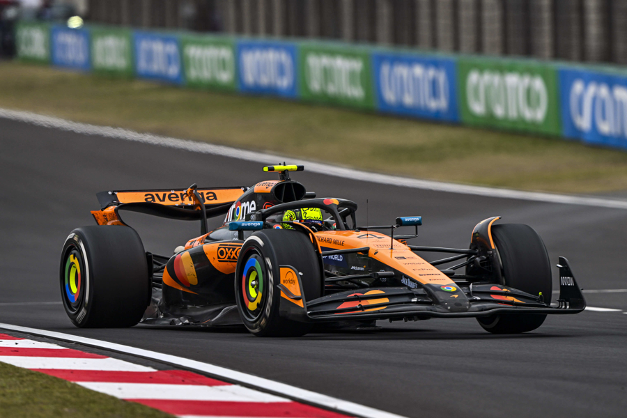 梅赛德斯横扫雷诺车队，皮亚斯特里点燃赛场