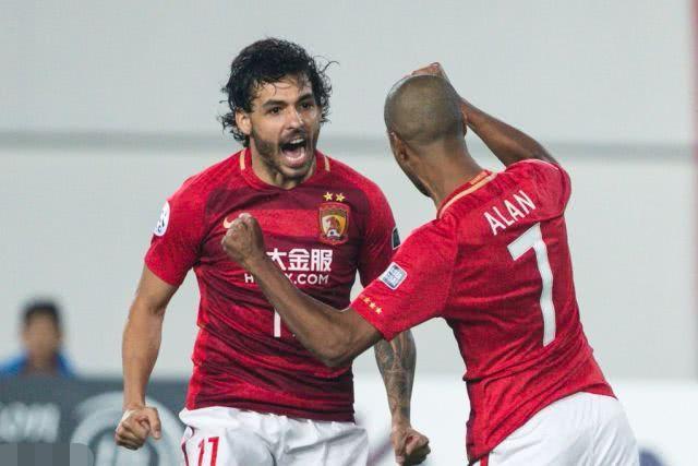 土耳其翻盘德国,伊布刷新纪录 土耳其翻盘德国,伊布刷新纪录