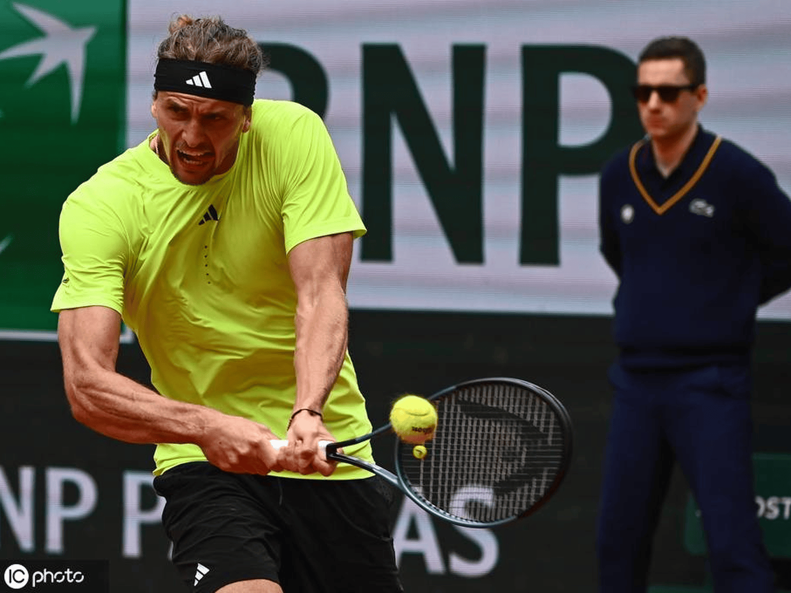 拉沃尔杯力克法网，兹维列夫统治全场