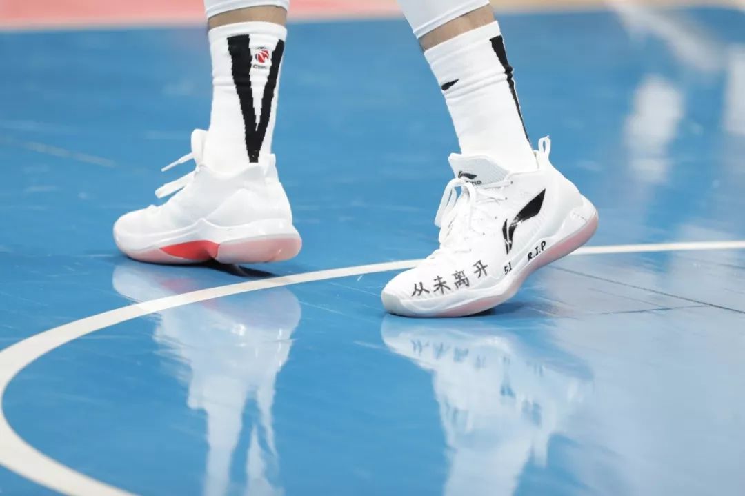 深圳队绝杀青岛队，德罗赞扛起全队