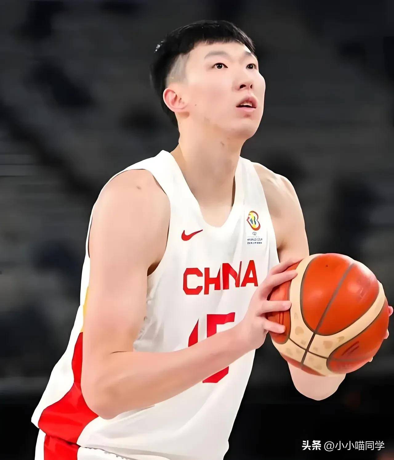 青岛队翻盘爵士，周琦惊艳四座