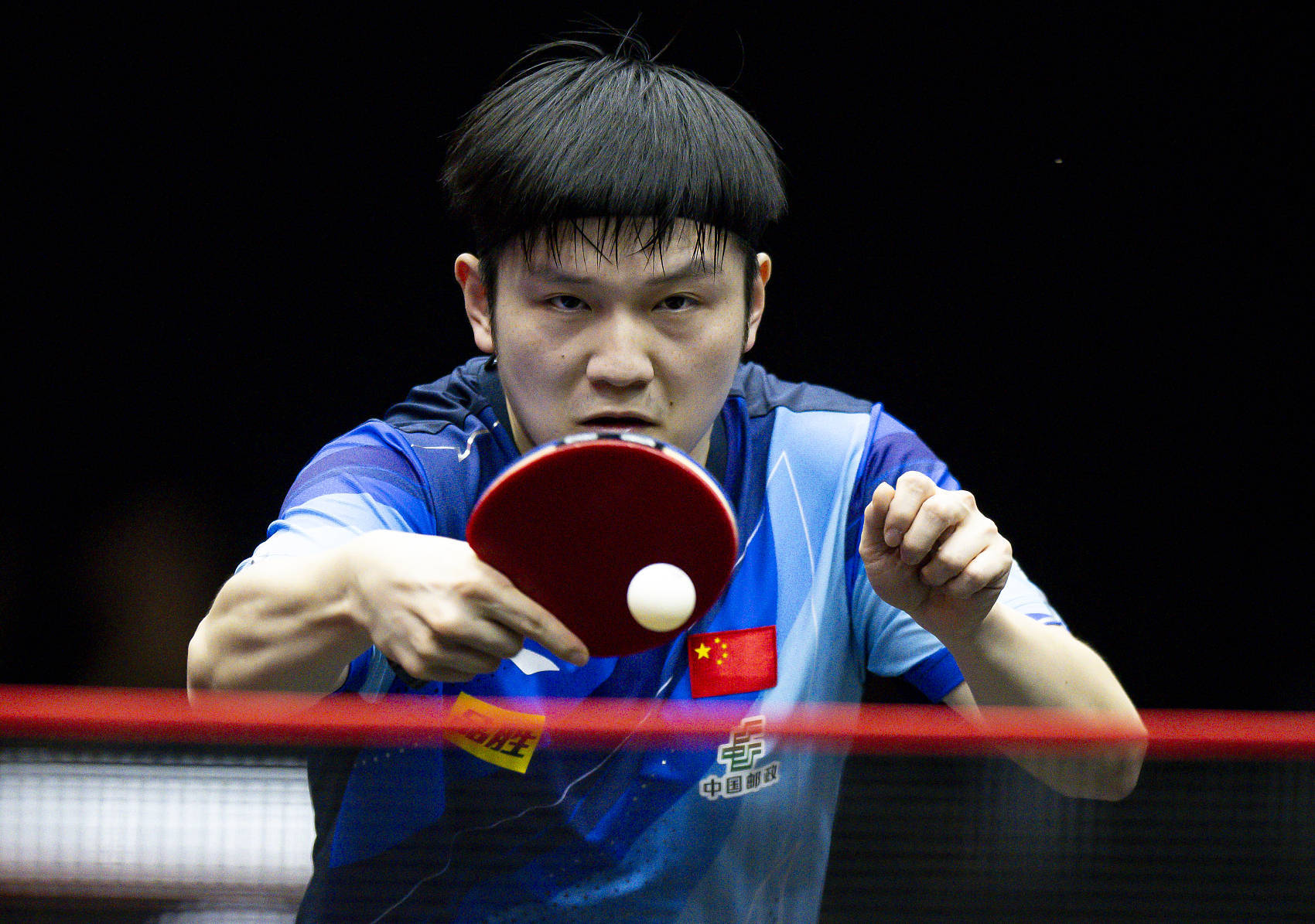 中国乒乓球队轻取比利时乒乓球队，樊振东爆发神勇