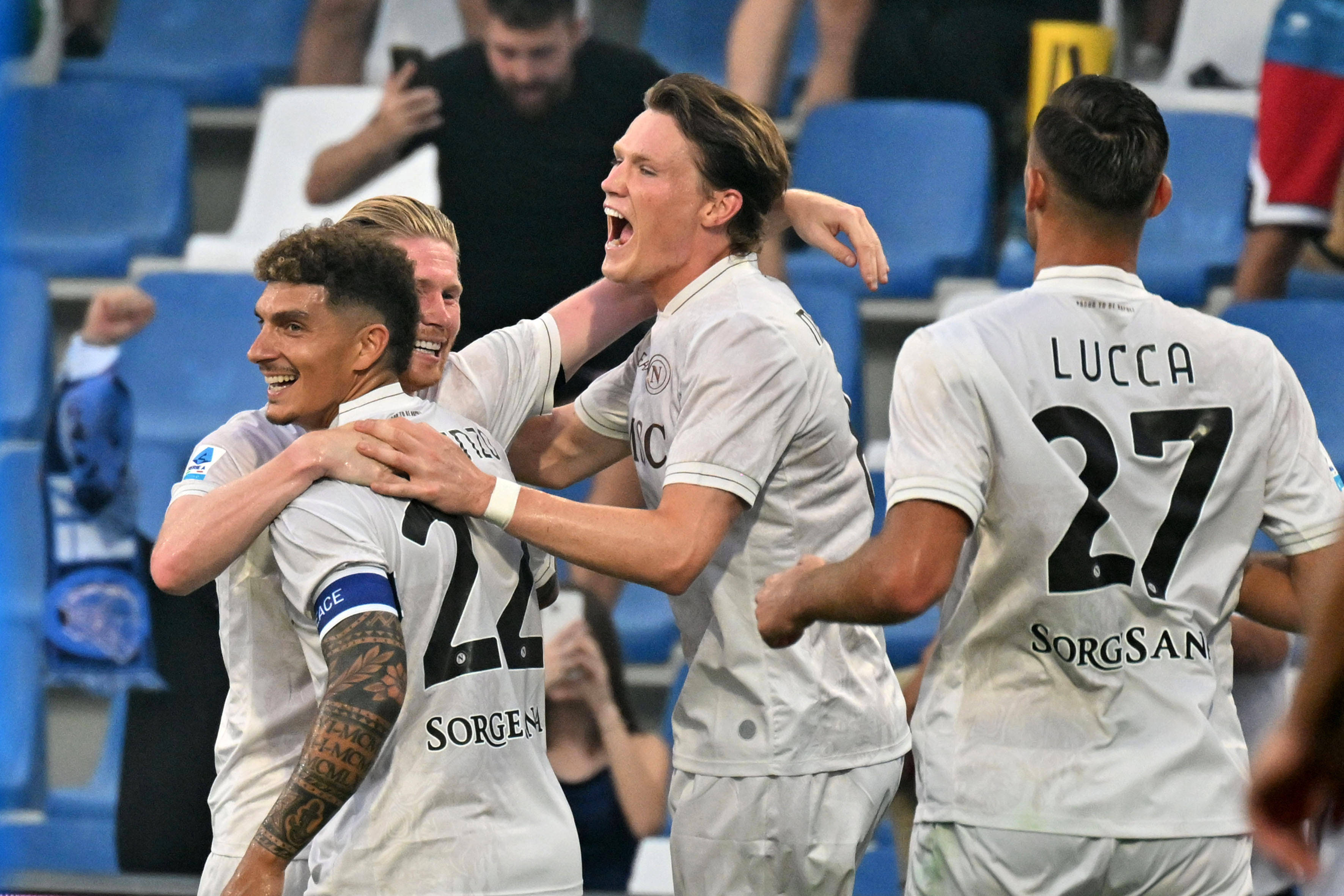 那不勒斯险胜法国，德布劳内惊艳四座