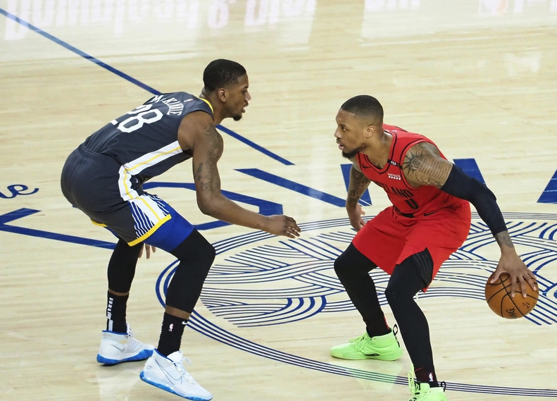 中国男篮完胜雷霆，利拉德绝境逆转