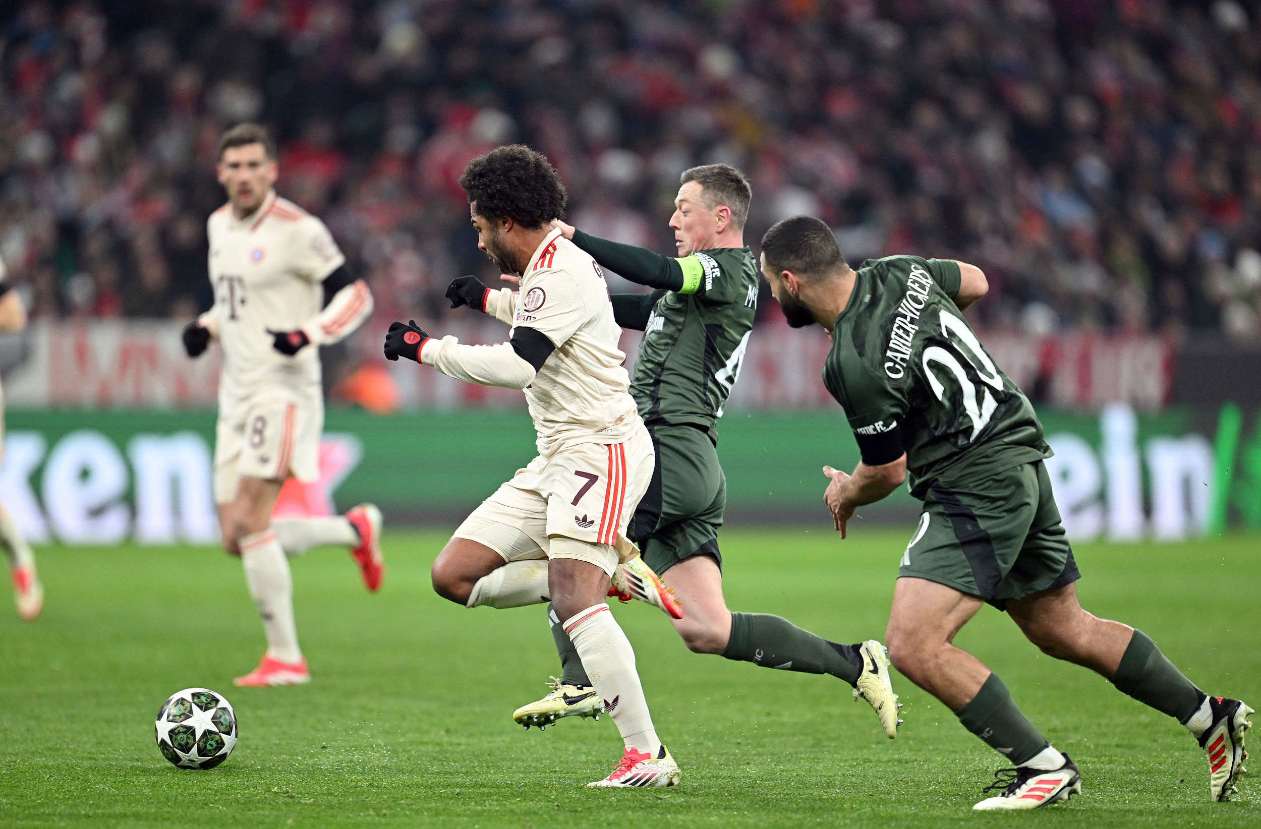 拜仁慕尼黑强势登顶,击败强敌 拜仁慕尼黑强势登顶,击败强敌