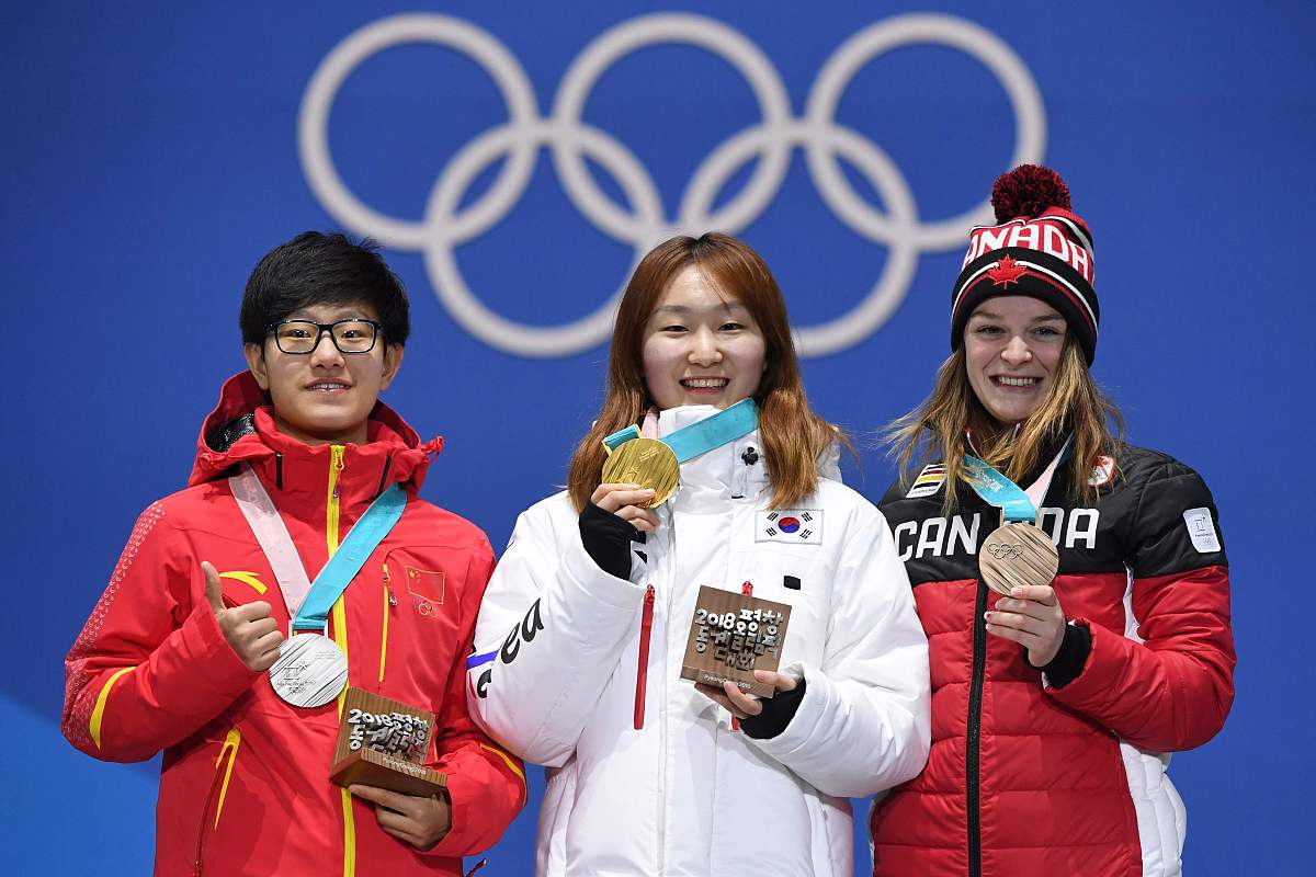 短道速滑韩国选手力克对手，实现逆袭获胜