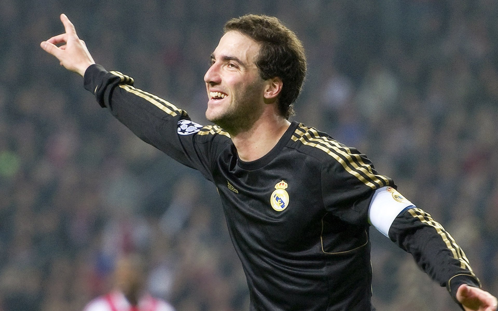 雷恩强势晋级摩洛哥,恩佐欧冠决赛接管比赛,当新星在最高舞台绽放