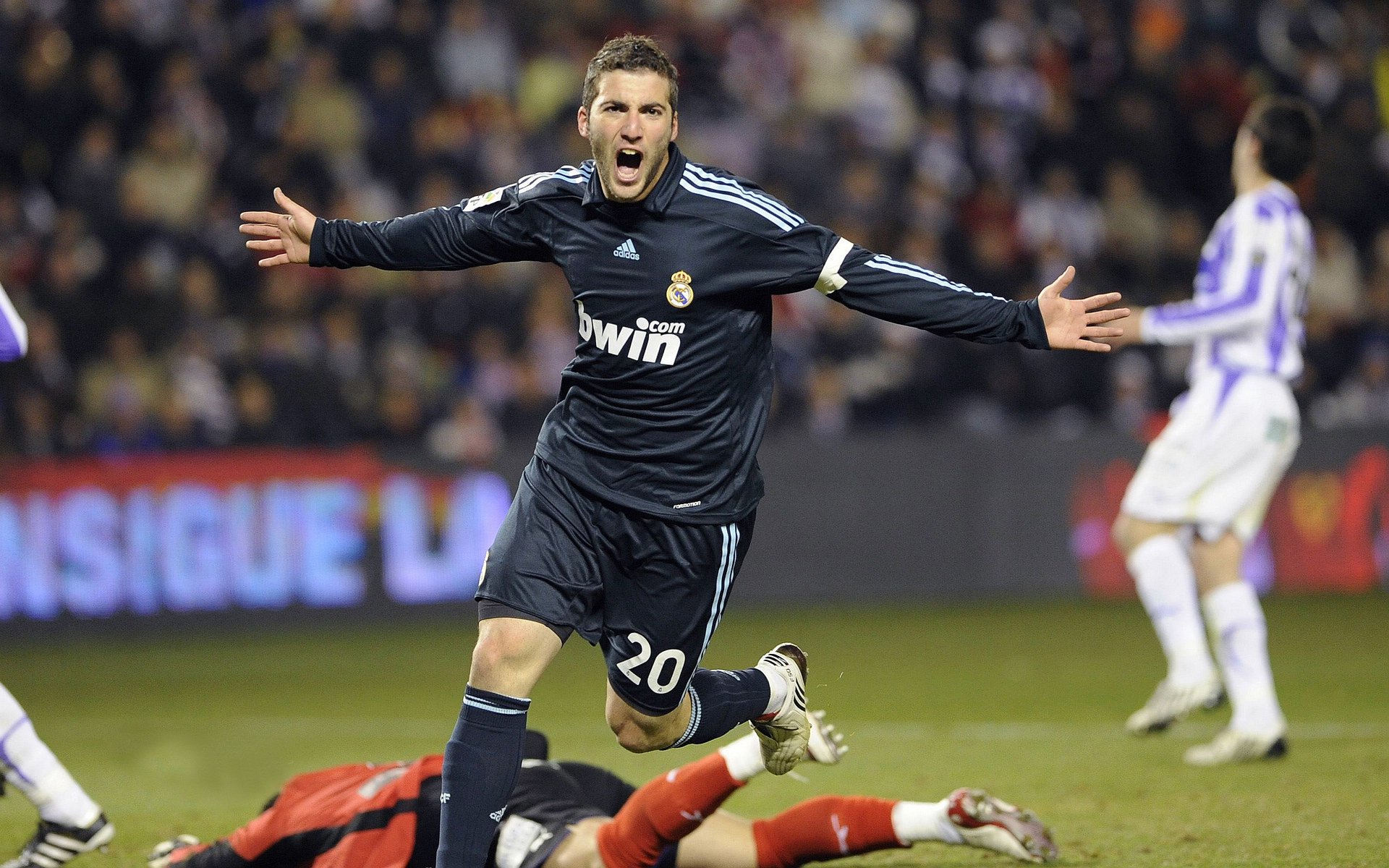 南美风暴席卷亚平宁，巴拉圭式防守与金玟哉的关键先生时刻