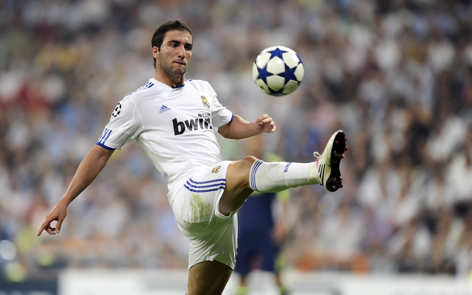 日本力克巴黎启示录，拉什福德状态火热背后的足球哲学碰撞